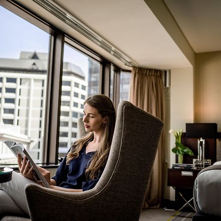 Intercontinental Wellington By Ihg Hotel Luaran gambar A guest using a tablet in a room at the hotel