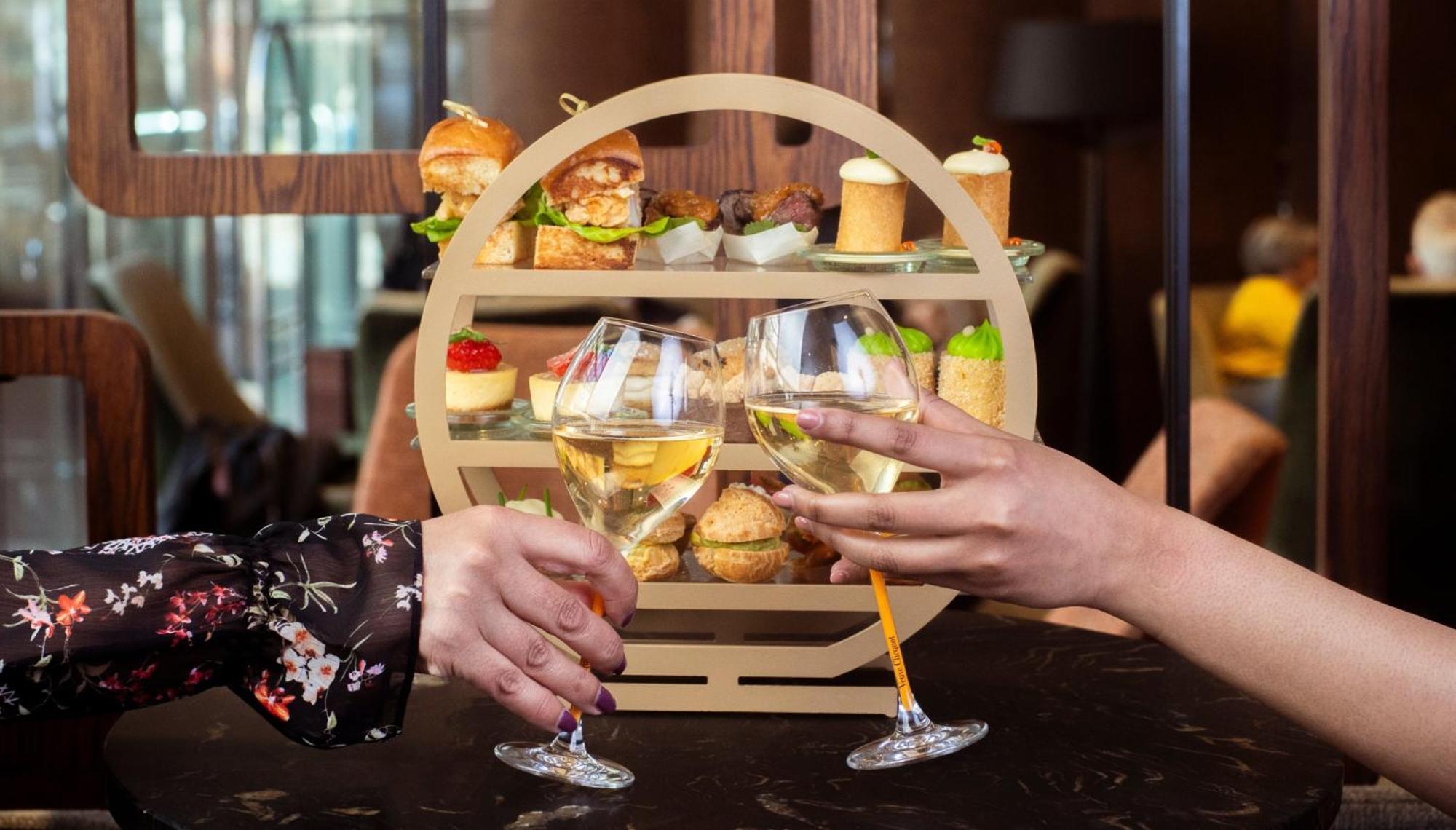Intercontinental Wellington By Ihg Hotel Luaran gambar Afternoon tea at the Mandarin Oriental, Hong Kong