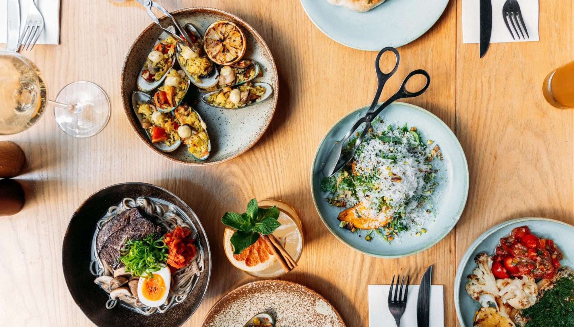 Intercontinental Wellington By Ihg Hotel Luaran gambar Dishes at the restaurant